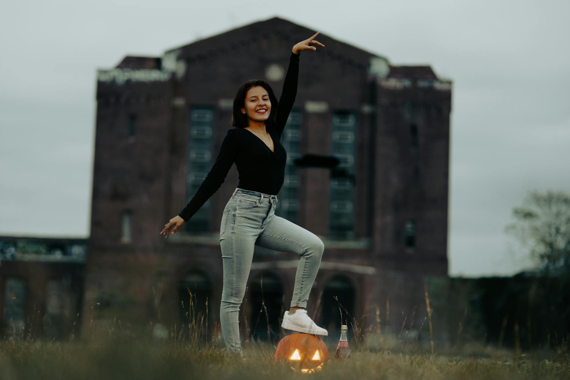 Panorama miasta Pabianice z widocznymi zabytkami i nowoczesną zabudową