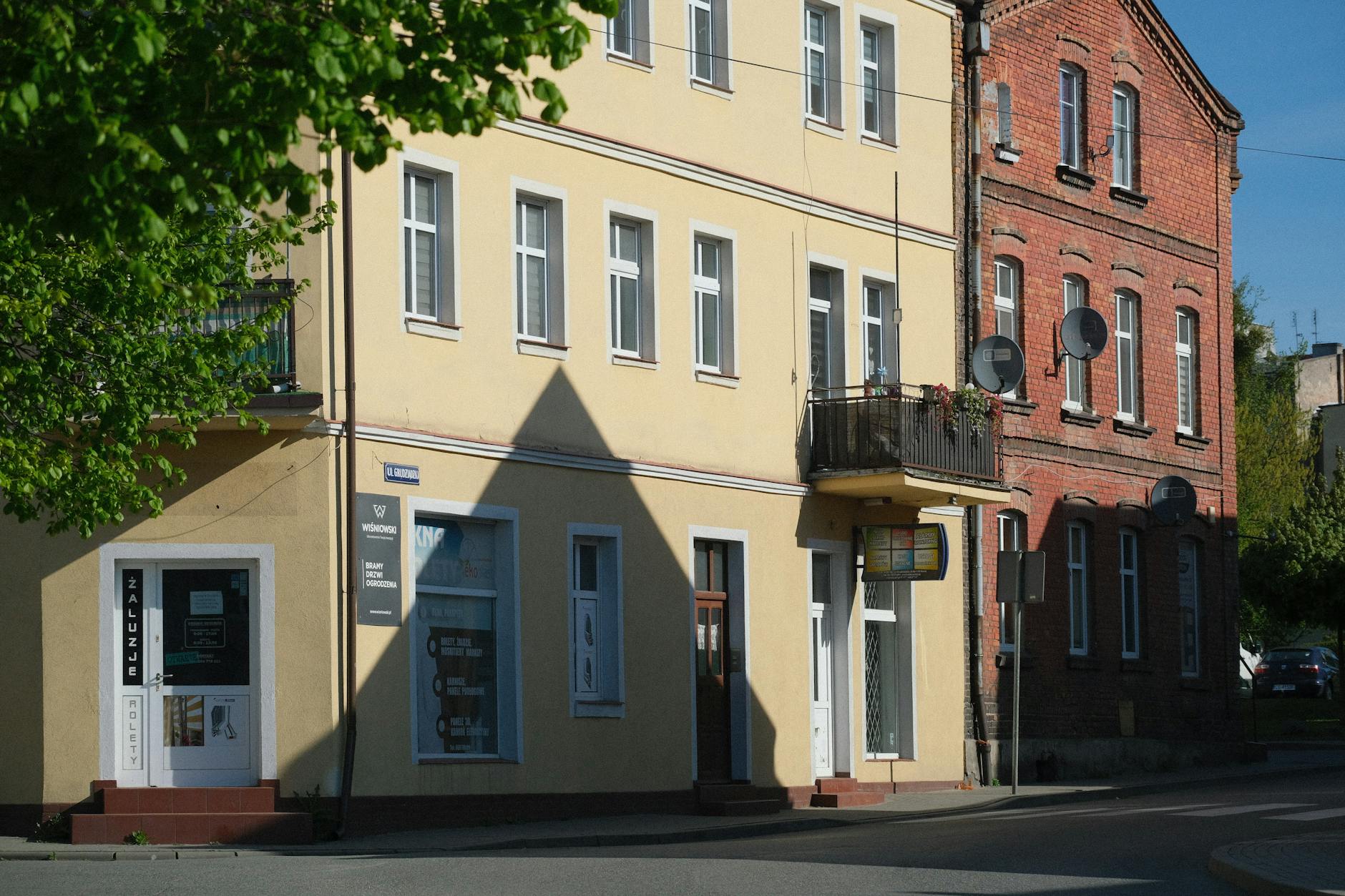 Nagłówek wiadomości z Pabianic 'Przepis na morderstwo' i lokalna prasówka informują o wydarzeniach w mieście.