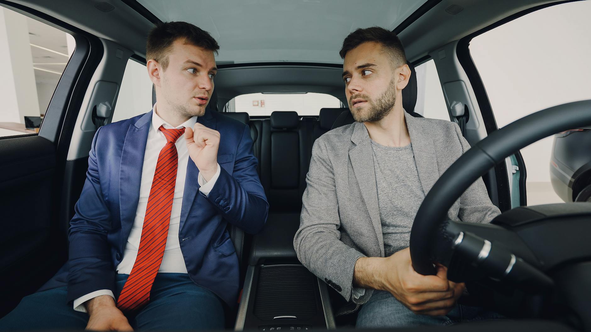 Trzech producentów w dialogu technicznym na hybrydy w Pabianicach - przyszłość transportu kolejowego